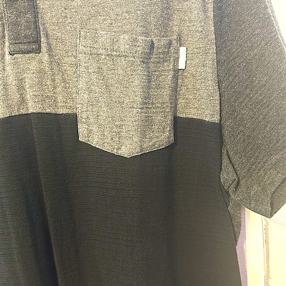 Calvin Klein 2 button ss polo shirt w/one pocket.  Size large. 100%cotton - Picture 3 of 5